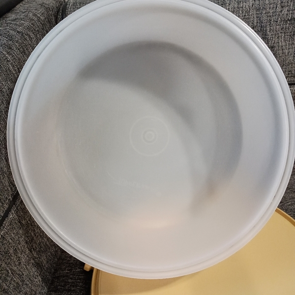 Vintage Tupperware Round Cake Carrier - Picture 12 of 15